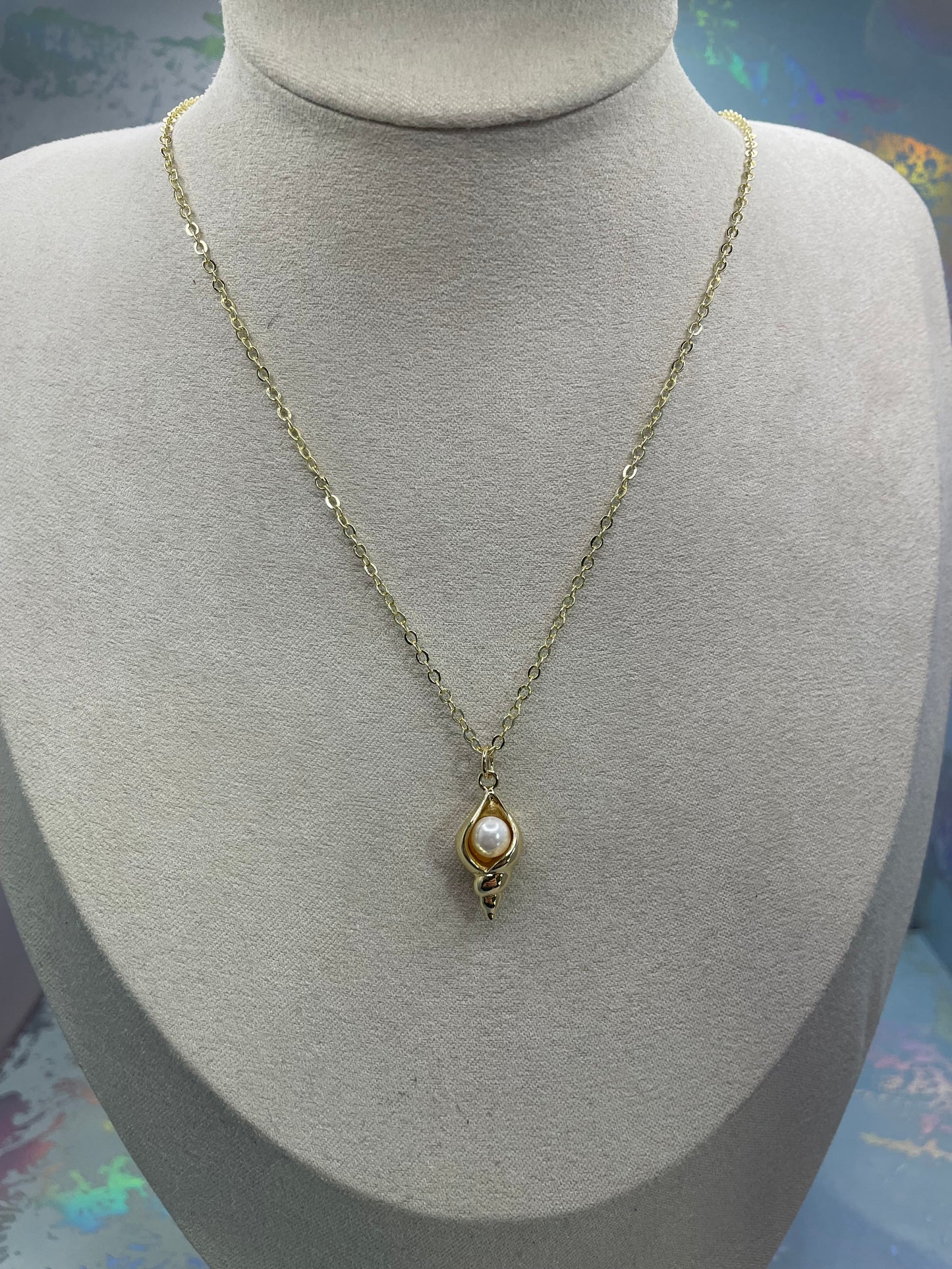 Gold Seashell Pearl Necklace – Elegant Coastal Necklace