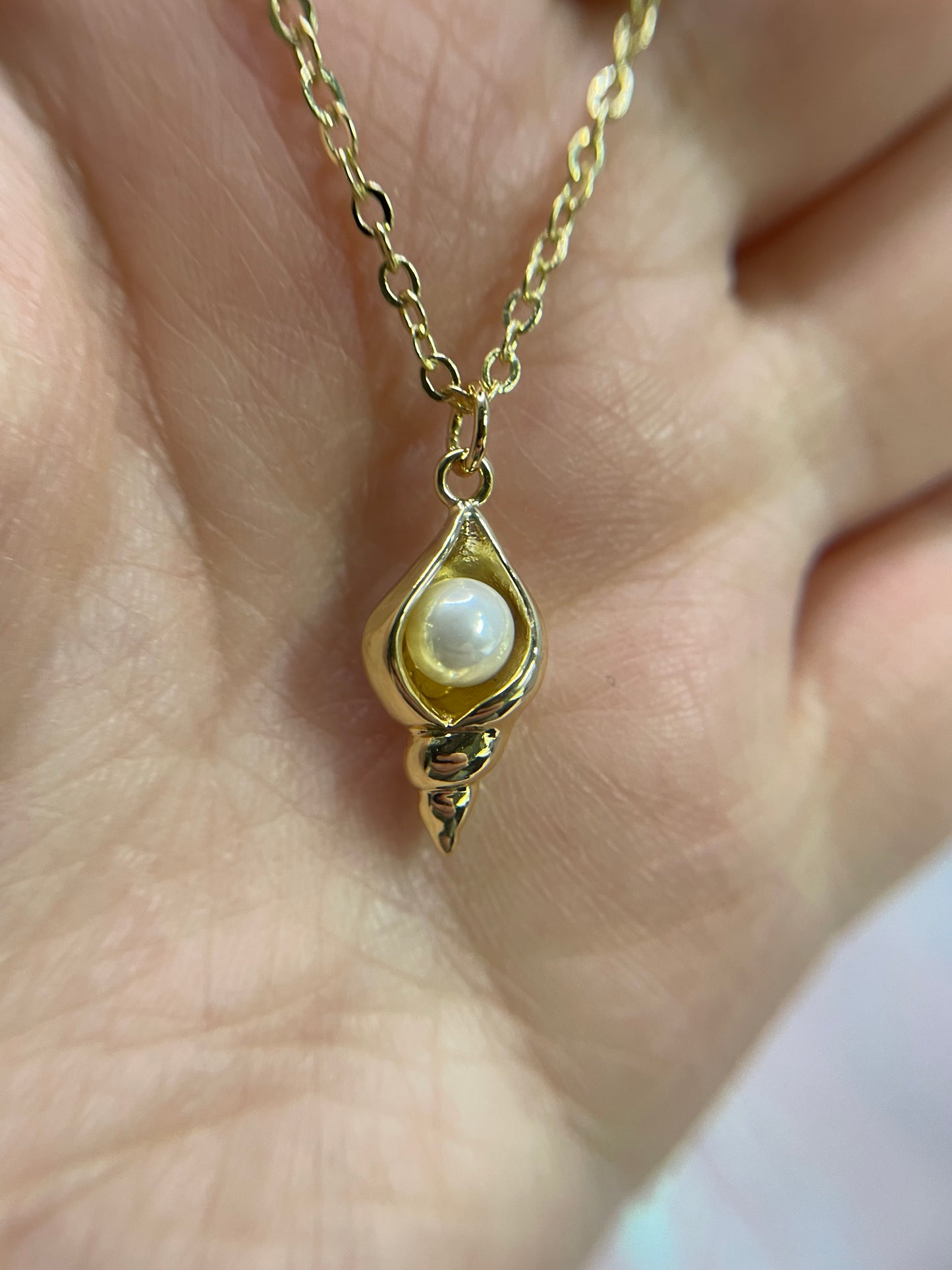 Gold Seashell Pearl Necklace – Elegant Coastal Necklace