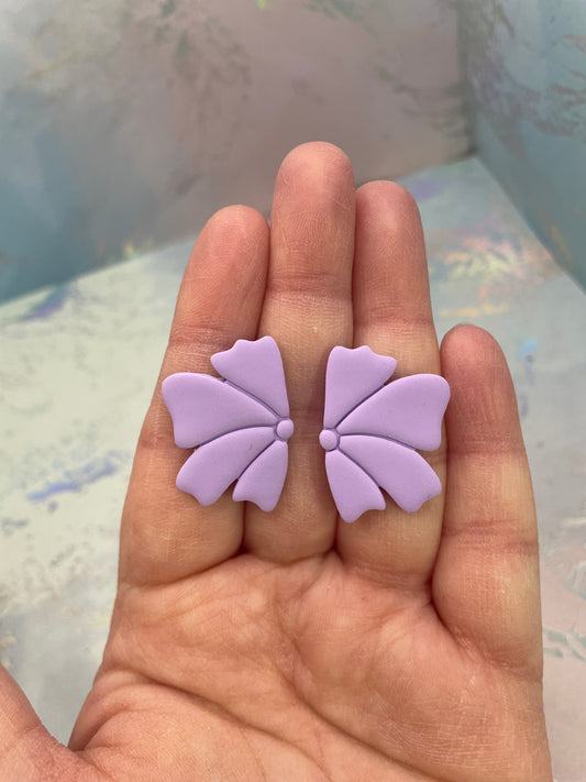 Bouton d’oreille fleur mauve