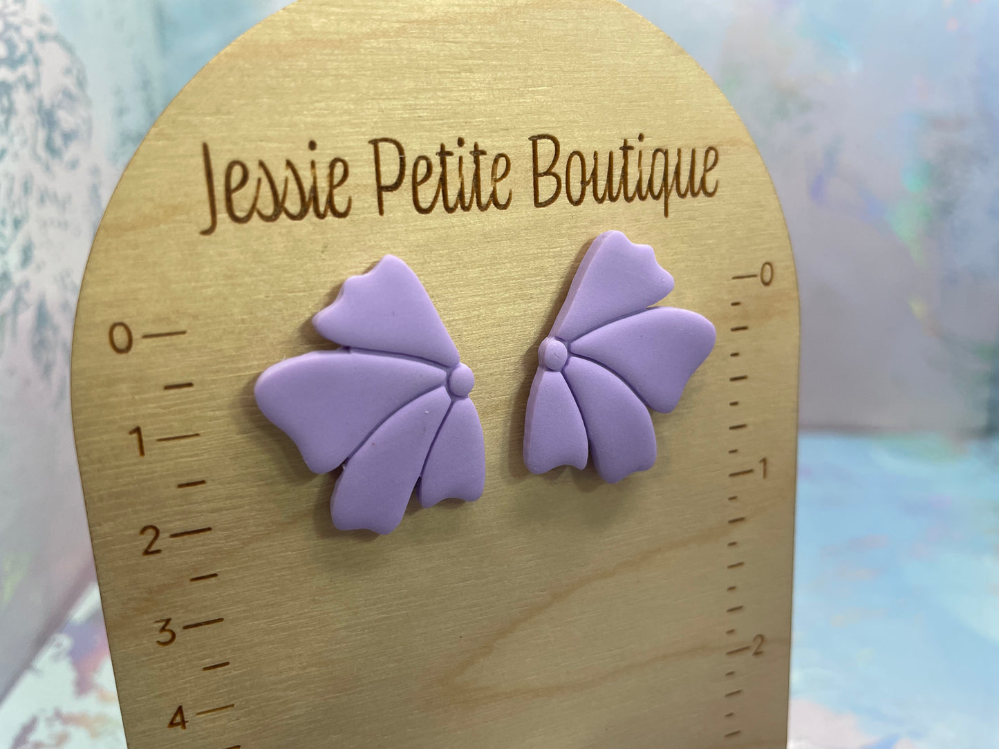 Bouton d’oreille fleur mauve
