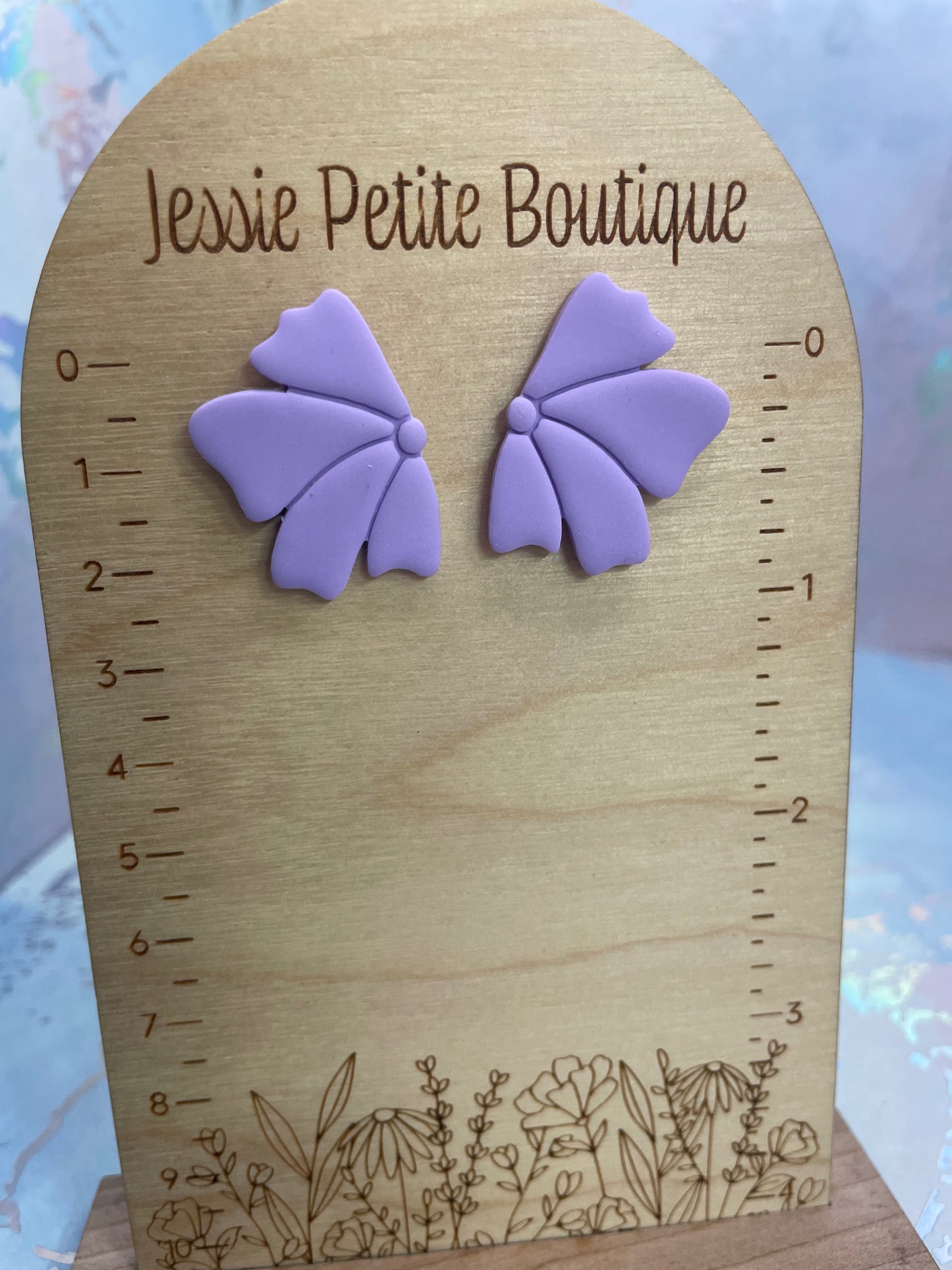Bouton d’oreille fleur mauve