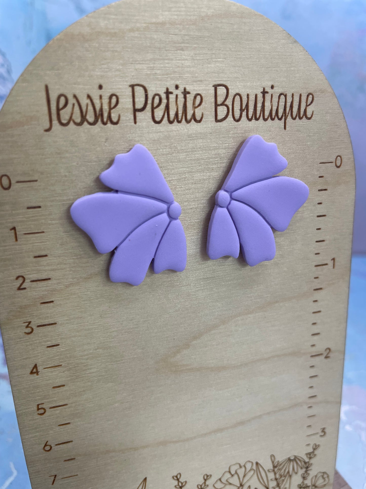 Bouton d’oreille fleur mauve