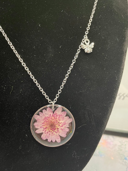 Collier fleur mauve avec abeille-20'' Sans Nickel