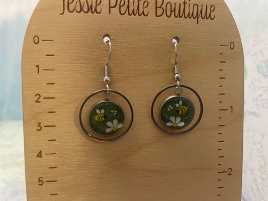 Boucles d’oreilles abeille et marguerite rondes