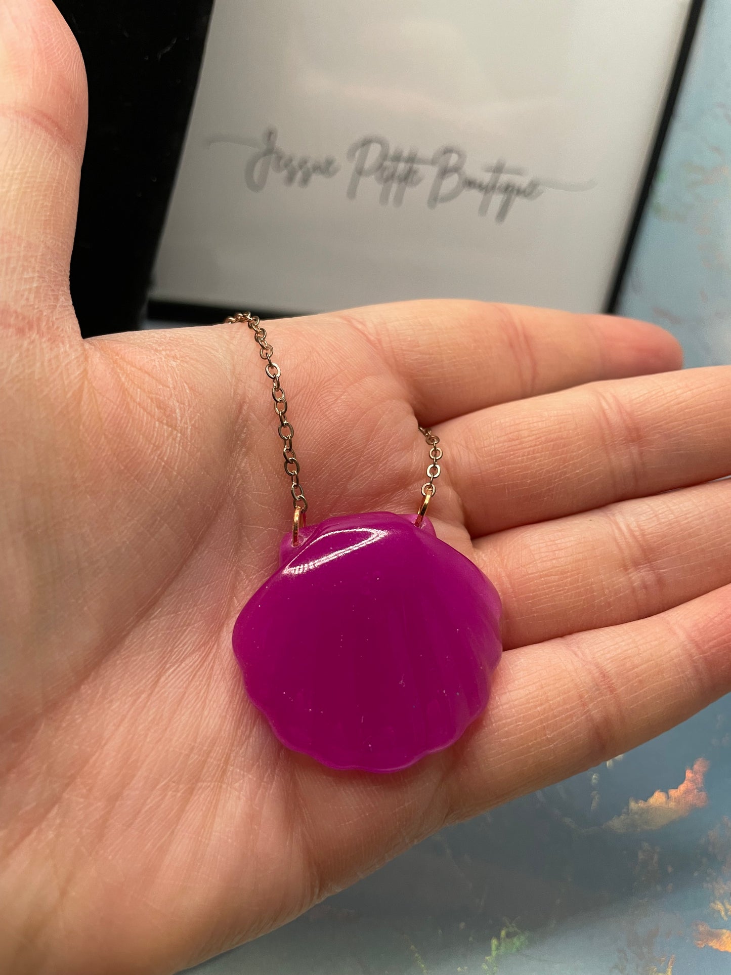 Collier coquillage mauve phosphorescent -23"Sans Nickel