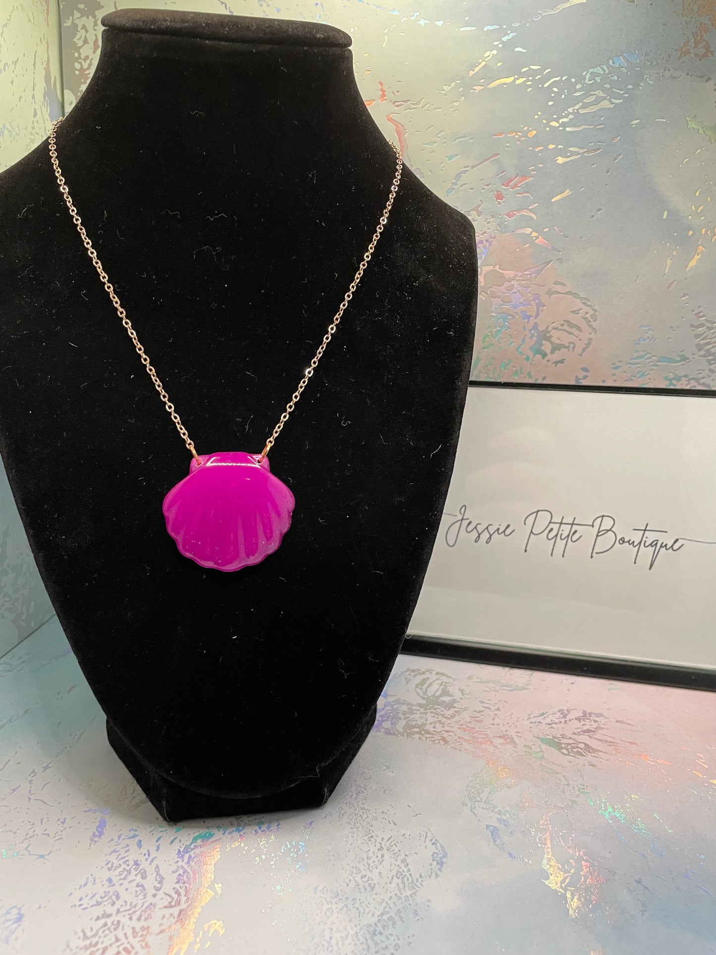 Collier coquillage mauve phosphorescent -23"Sans Nickel