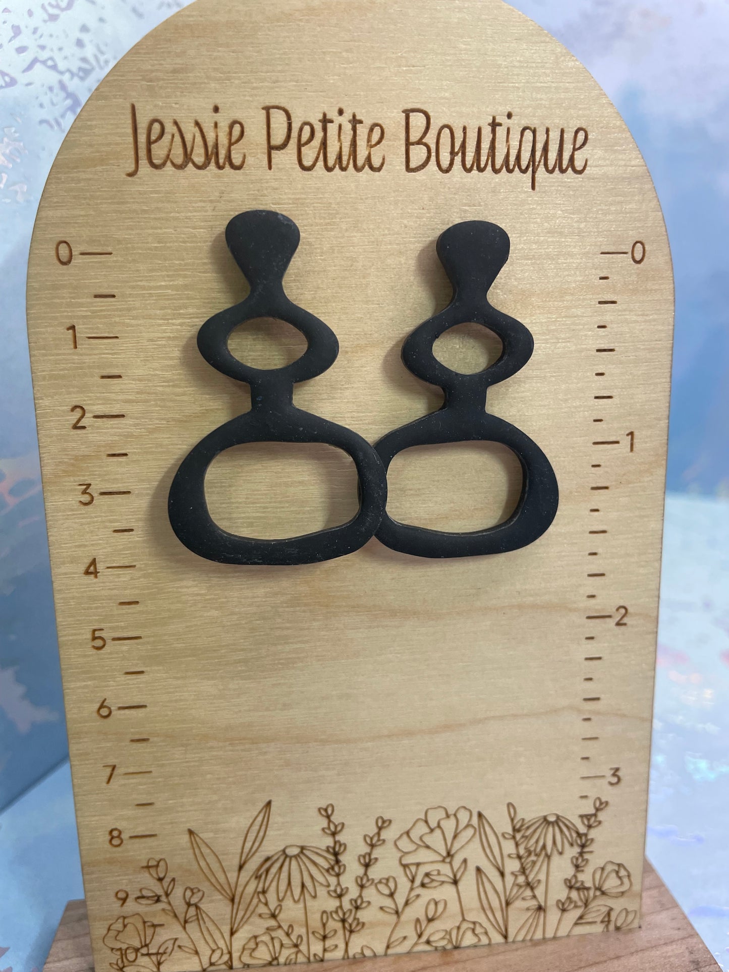 Boucles d’oreilles lanternes abstraites noires en argile polymère