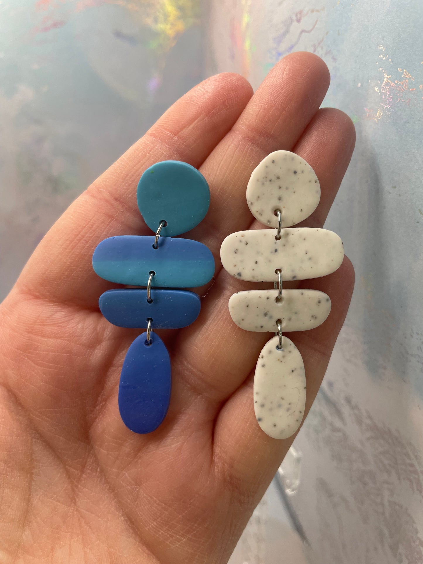 Boucles d’oreilles géométriques abstraites en argile polymère