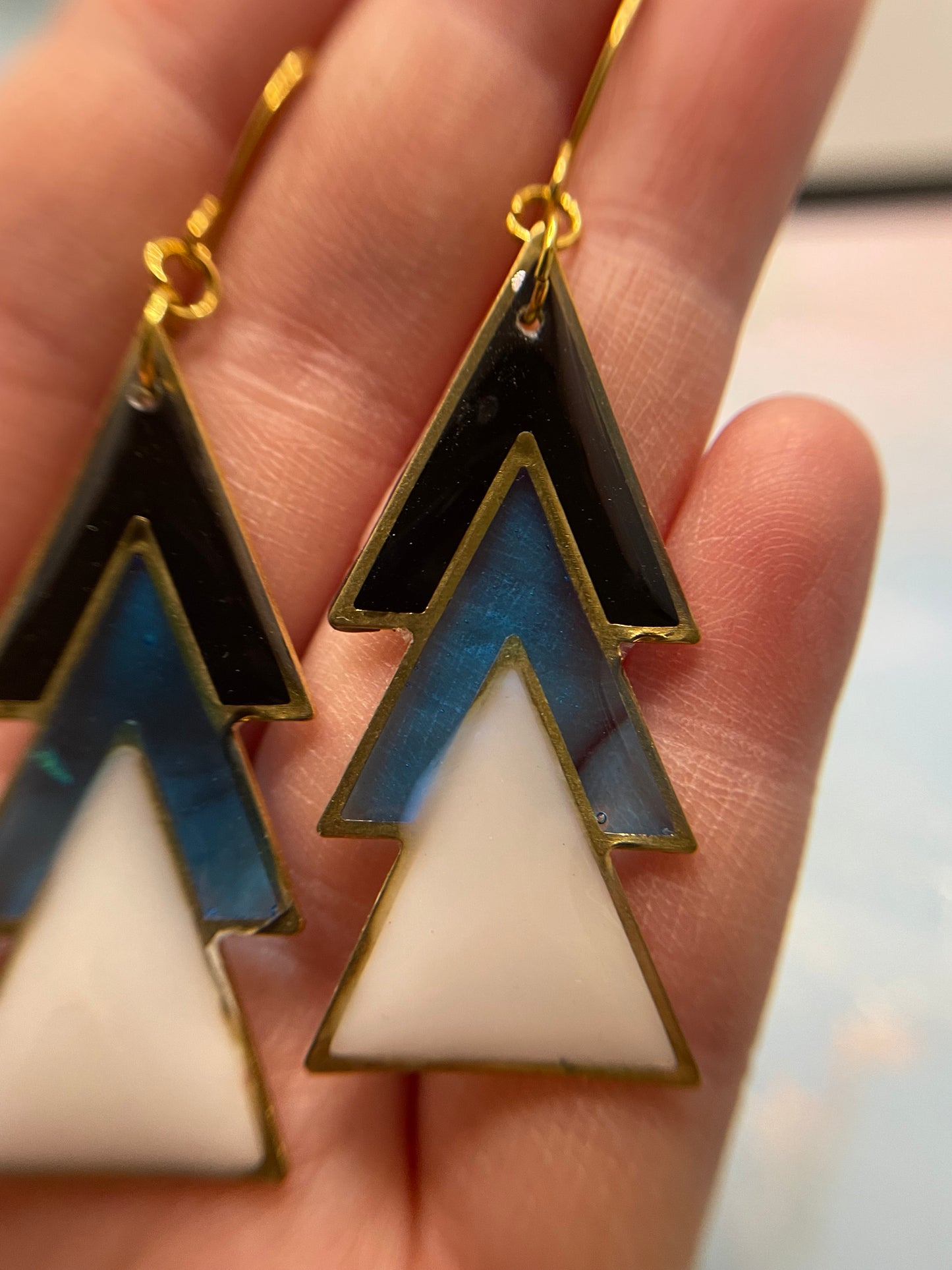 Boucles d'oreilles pendantes triangles noir, bleu et blanc -Acier inoxydable
