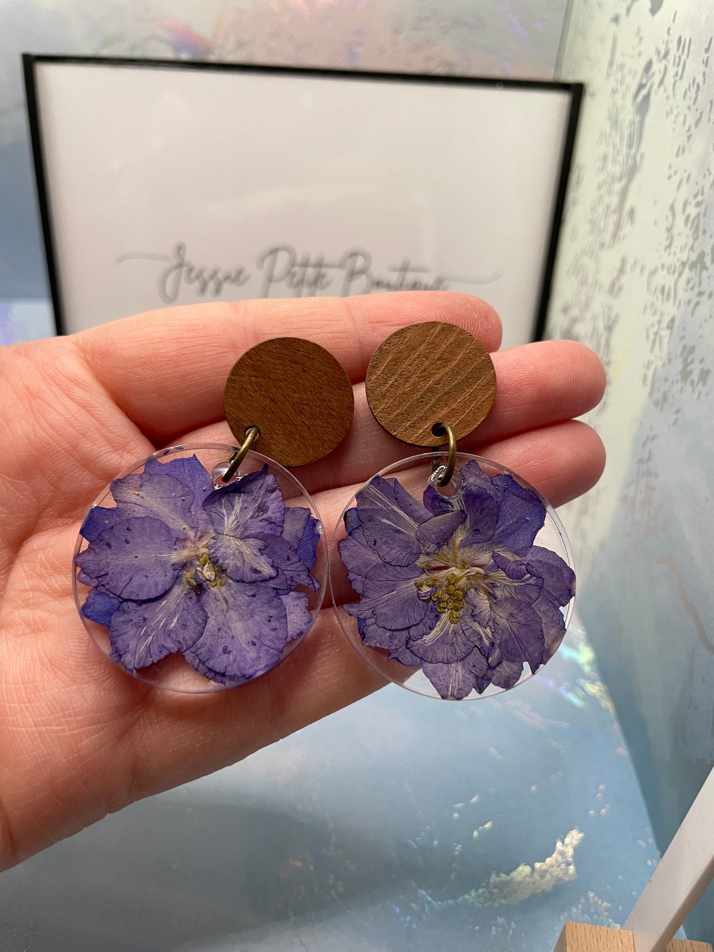 Boucles d'oreilles rondes fleur mauve - SANS NICKEL