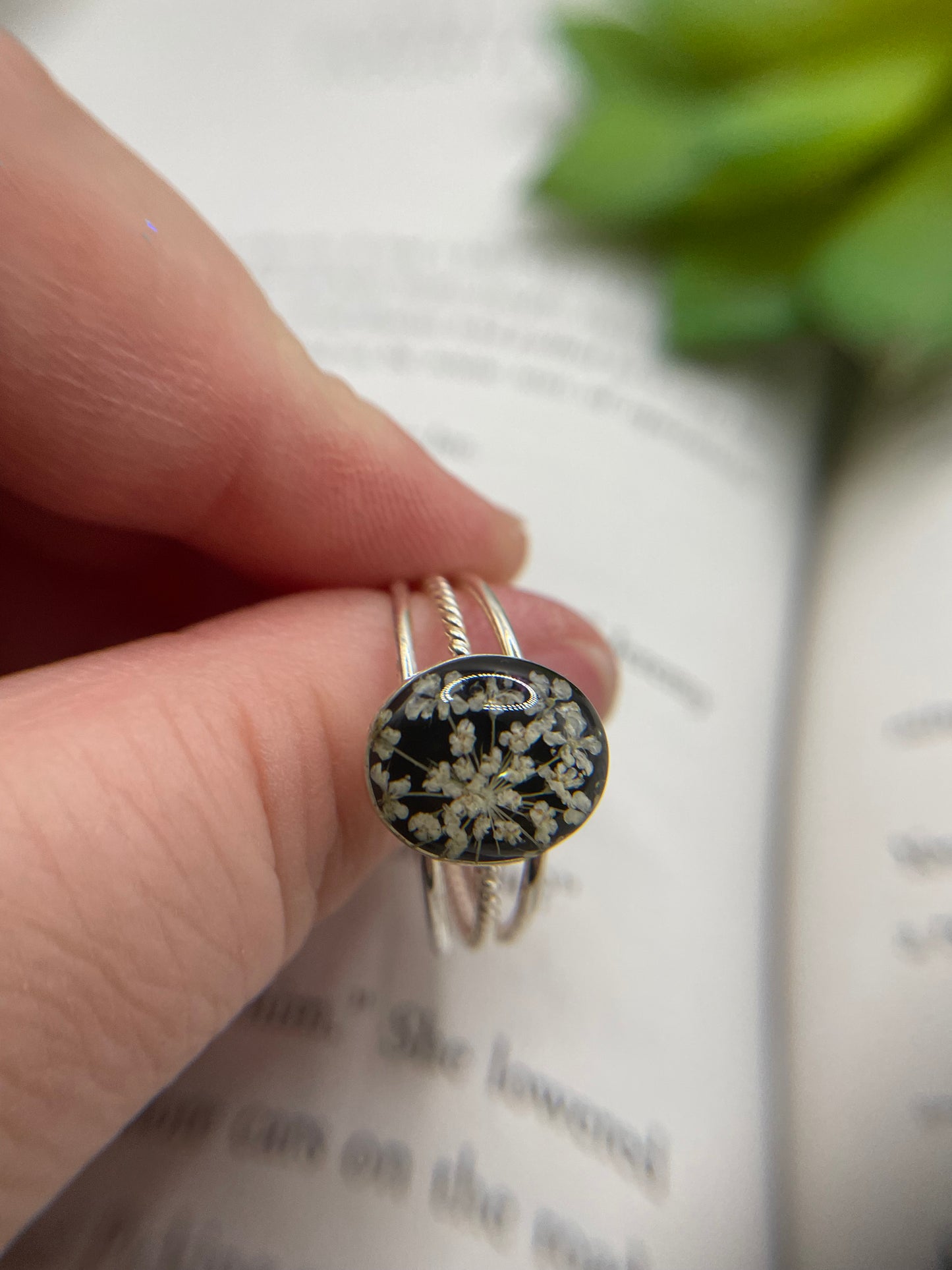 White Queen Anne’s Lace Oval Triple Band Ring-Size 11US