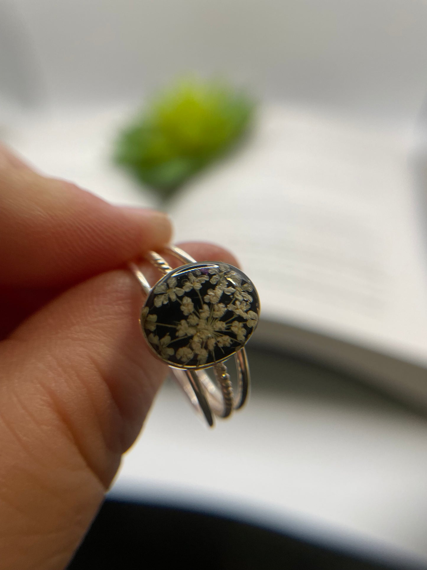 White Queen Anne’s Lace Oval Triple Band Ring-Size 11US