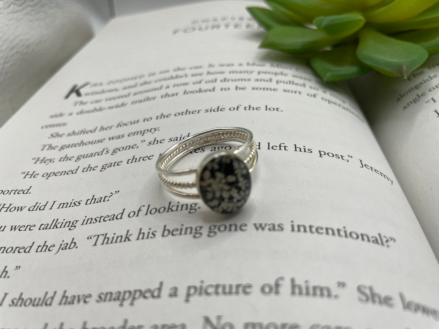 White Queen Anne’s Lace Oval Triple Band Ring-Size 11US