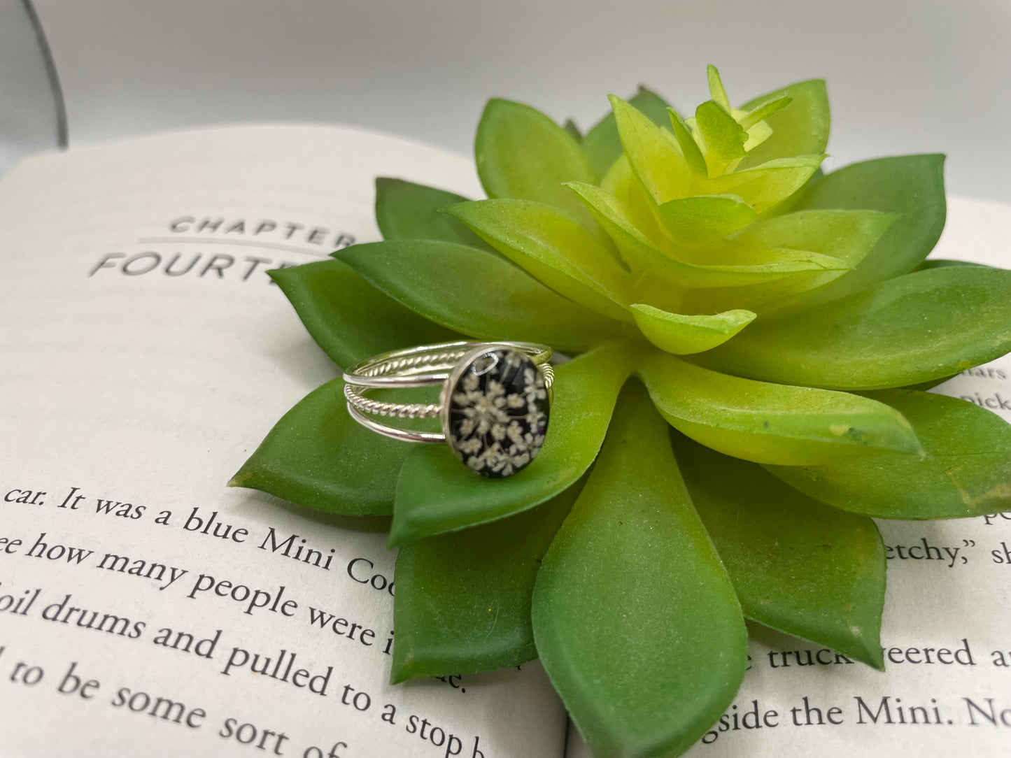 White Queen Anne’s Lace Oval Triple Band Ring-Size 11US