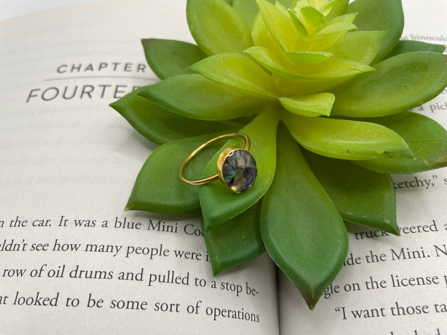 Gold Oval Shell Ring-Size 7½ US