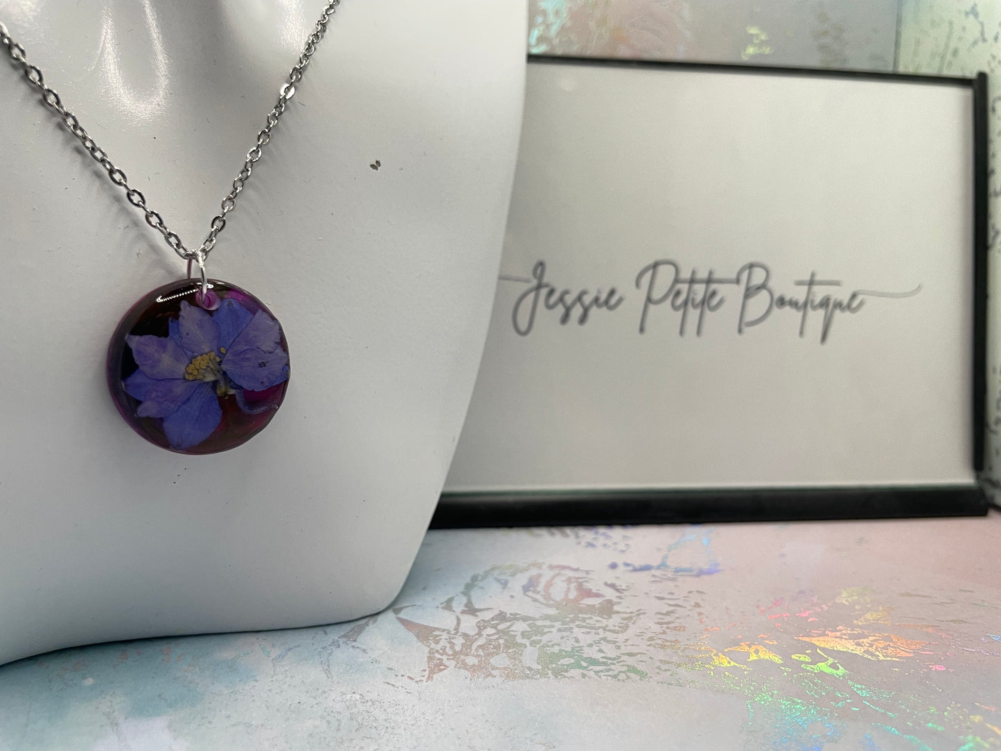 Fleur mauve sur fond rouge et mauve - 20''Acier Inoxydable