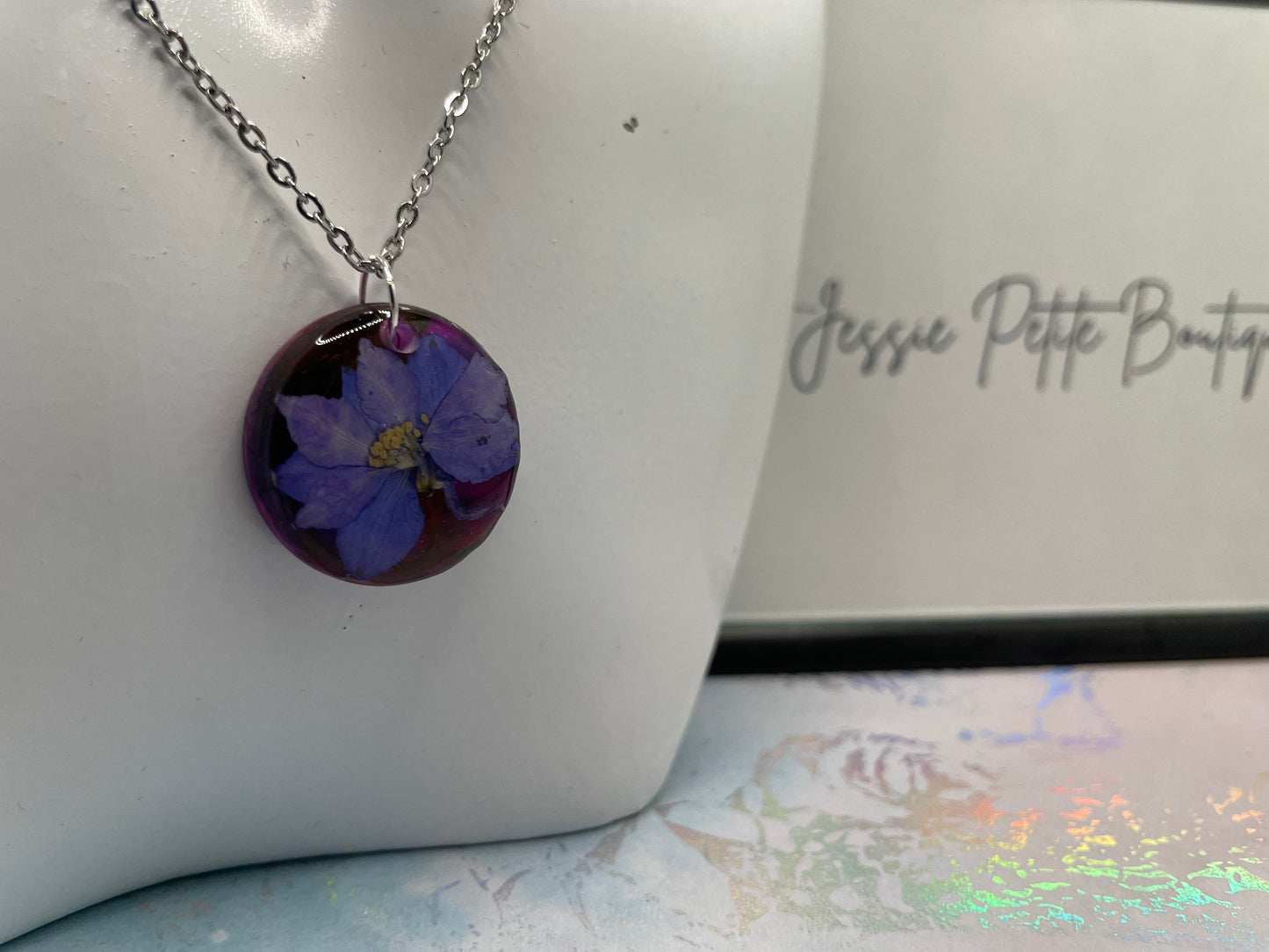 Fleur mauve sur fond rouge et mauve - 20''Acier Inoxydable