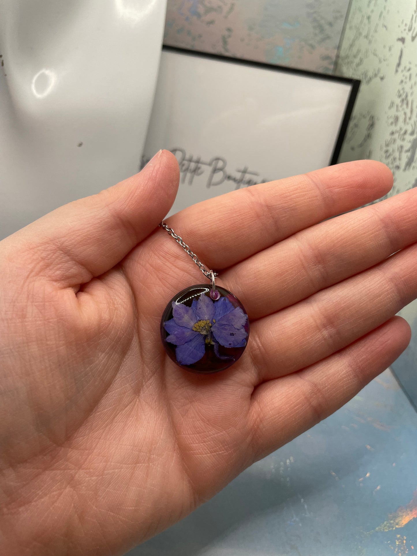 Fleur mauve sur fond rouge et mauve - 20''Acier Inoxydable