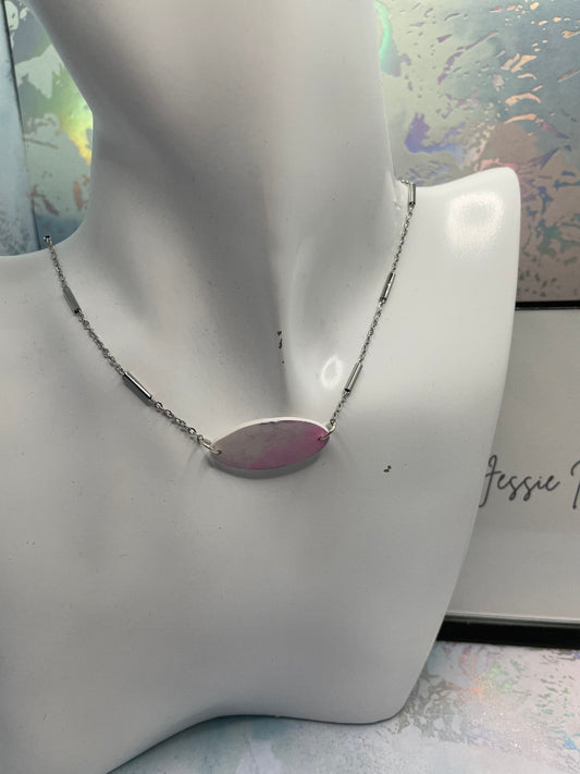 Pendentif argile ovale blanc/rose 18'' Acier Inoxydable+Sans Nickel