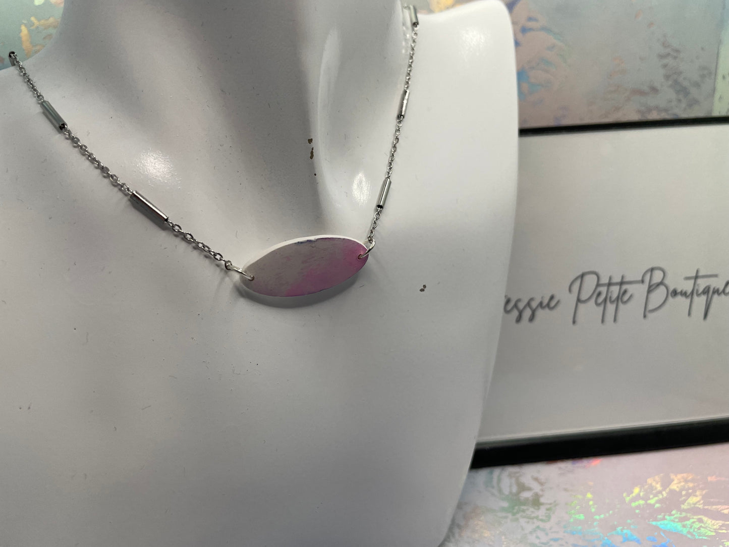 Pendentif argile ovale blanc/rose 18'' Acier Inoxydable+Sans Nickel