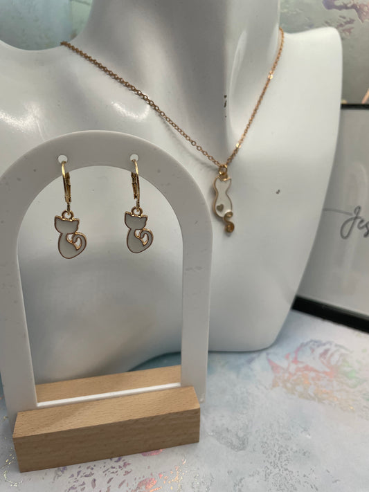 White Enamel Cat with heart Jewelry Set 18''