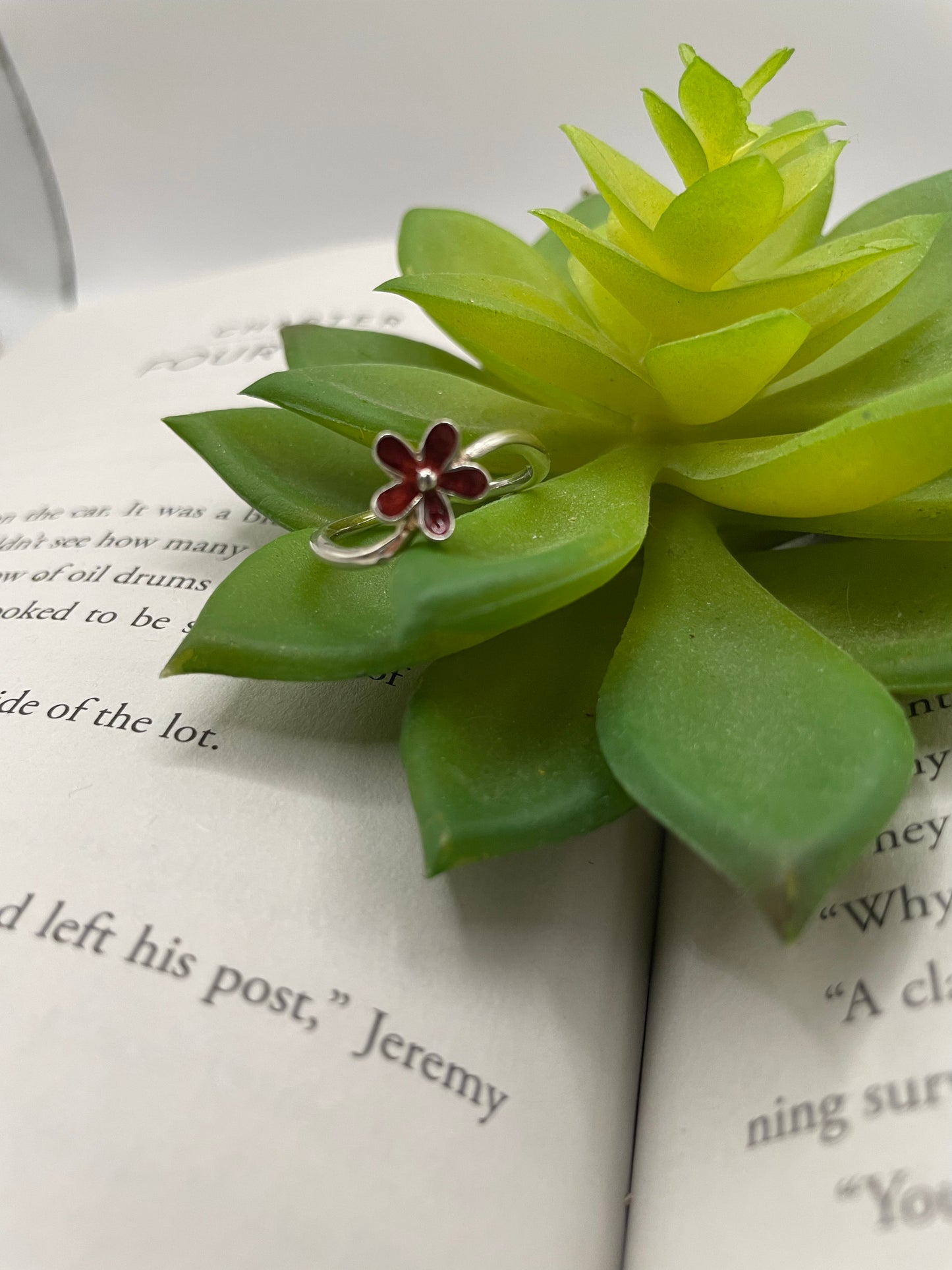 Red Flower Resin Ring – Size 7½ US