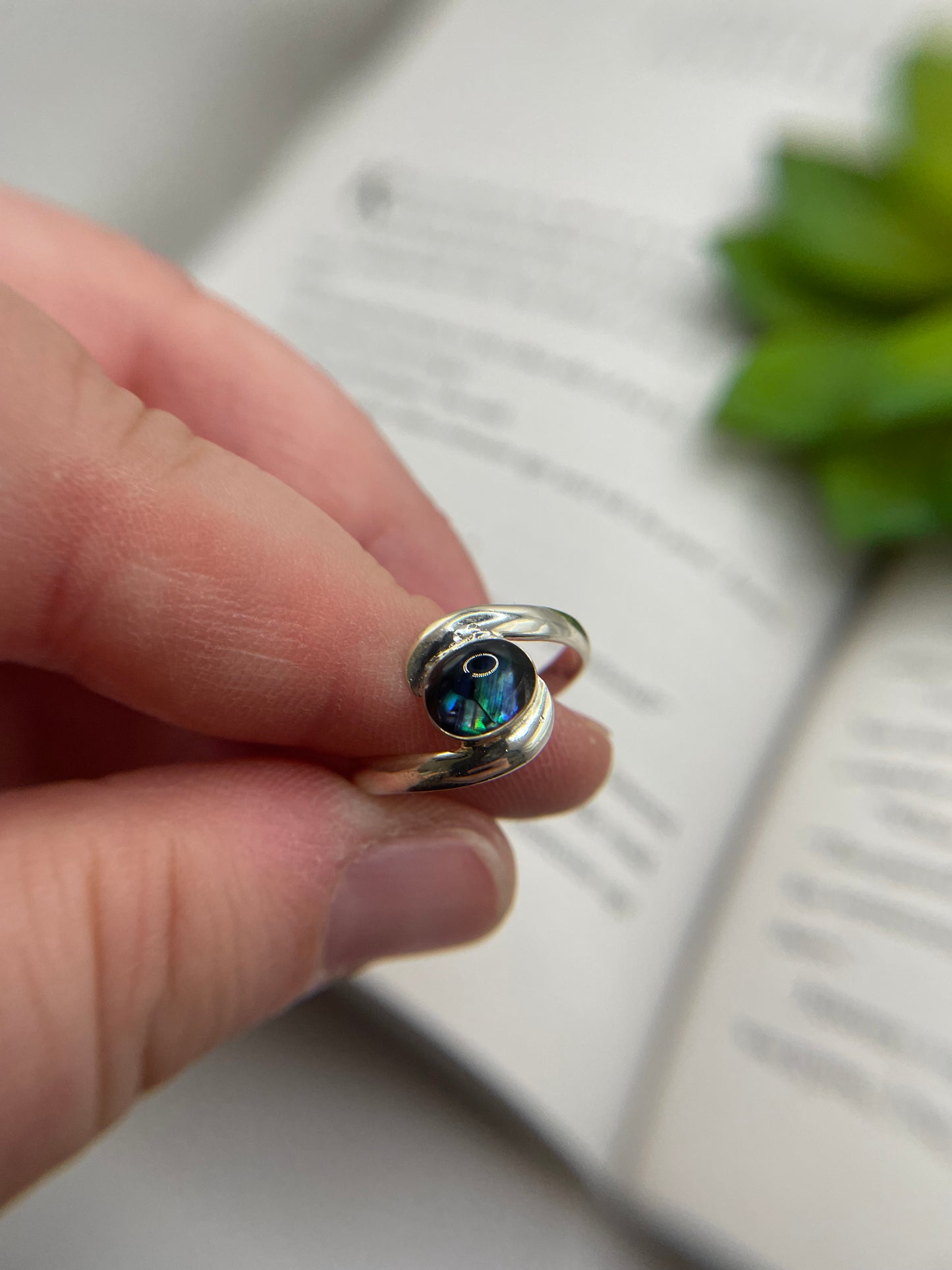 Swirl Ring with Shell – Size 8 US