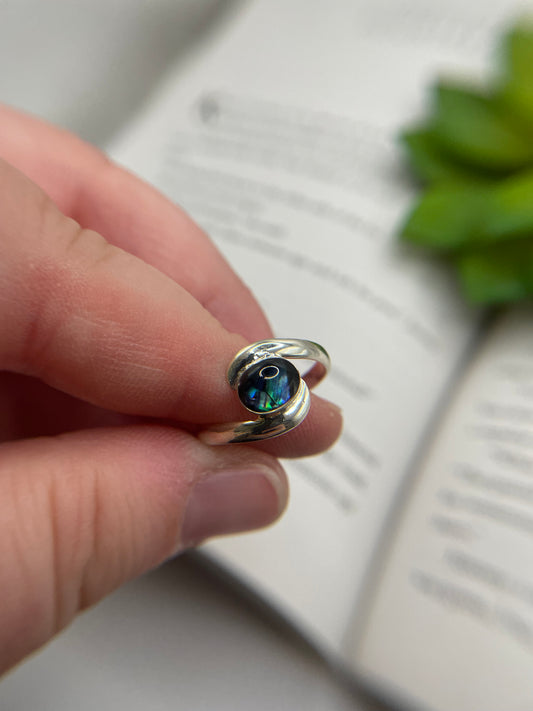 Swirl Ring with Shell – Size 8 US