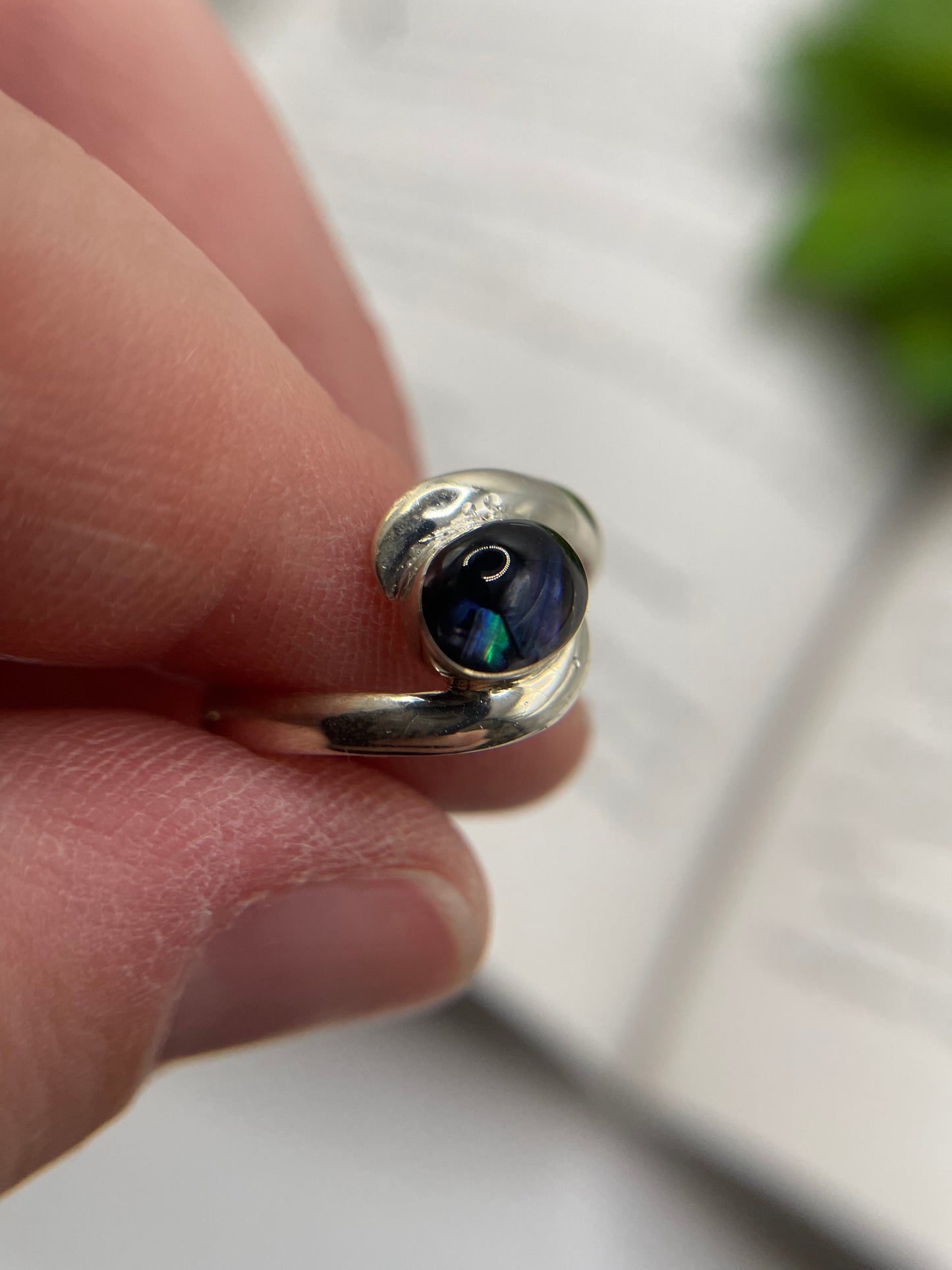 Swirl Ring with Shell – Size 8 US