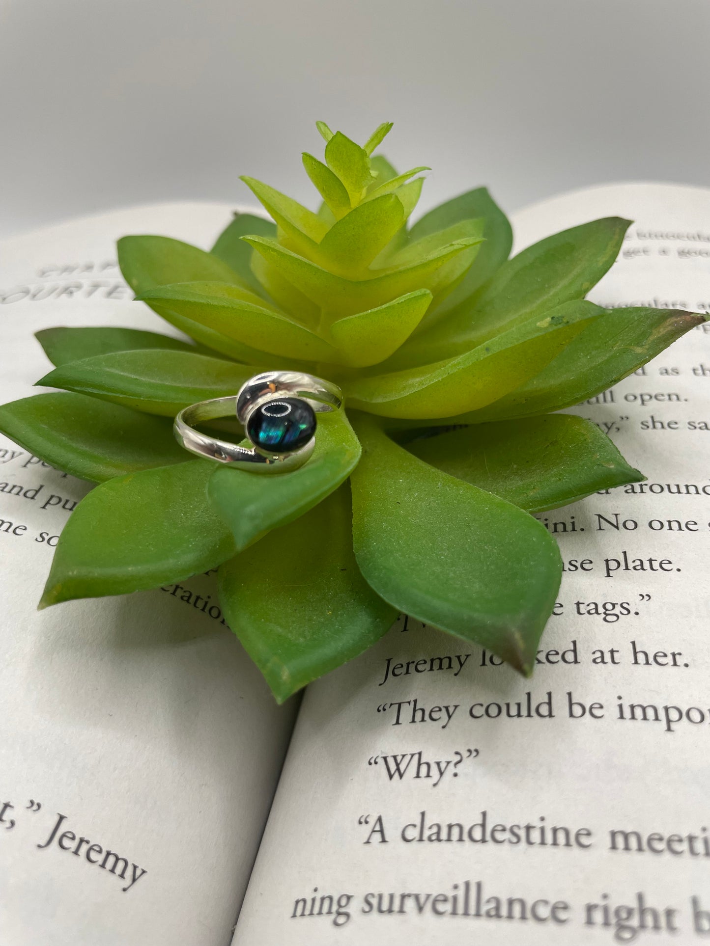 Swirl Ring with Shell – Size 8 US