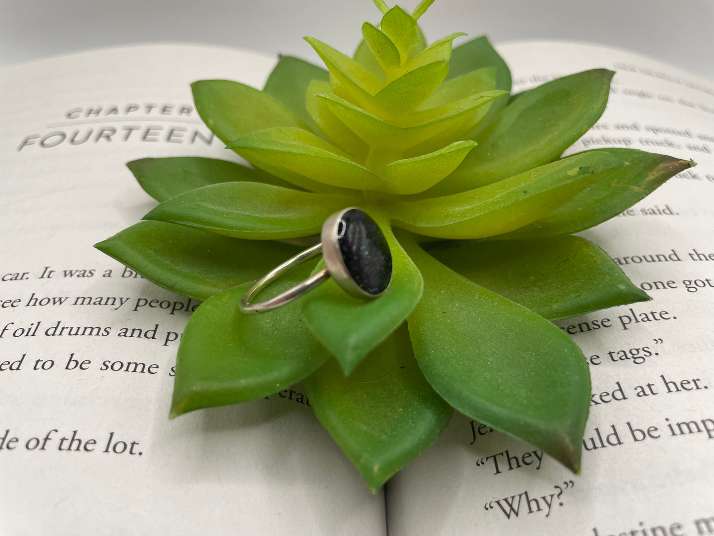 Oval Black Glitter Resin Ring – Size 7 US