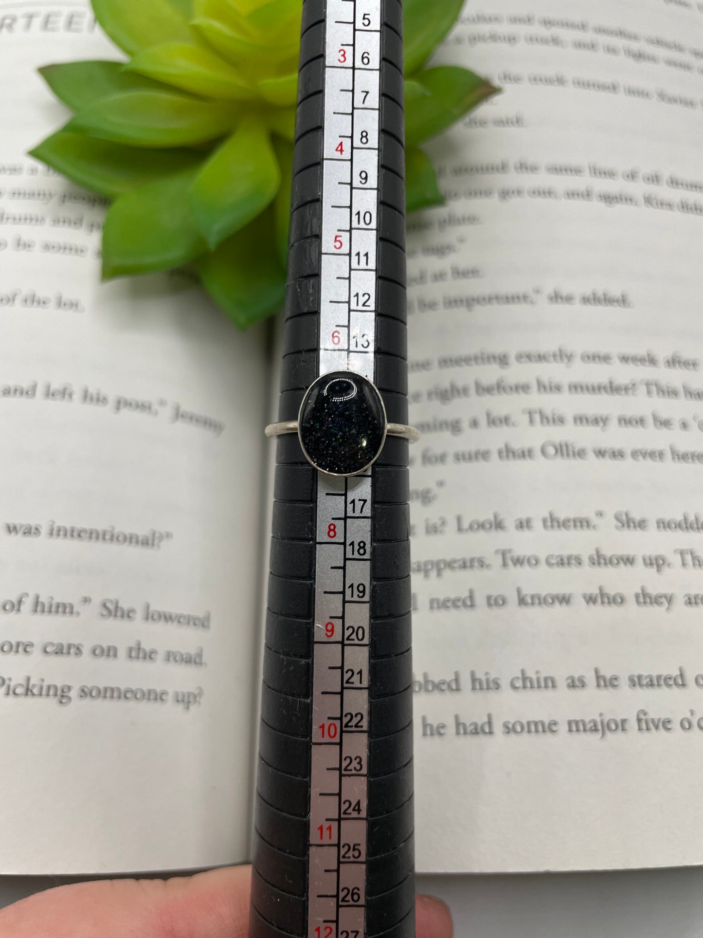 Oval Black Glitter Resin Ring – Size 7 US