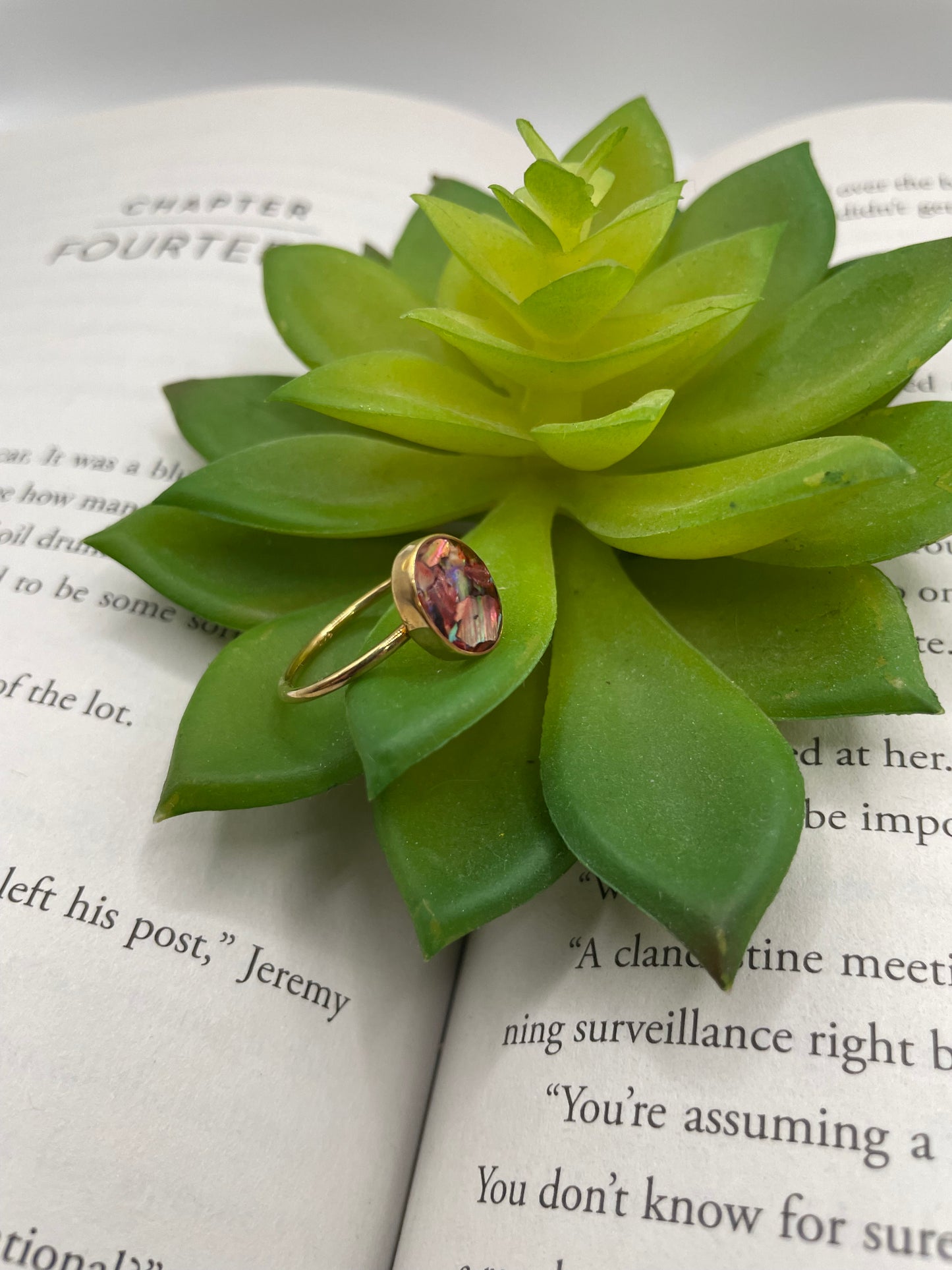 Gold-Plated Oval Red Shell Bezel Ring – Size 6½ US