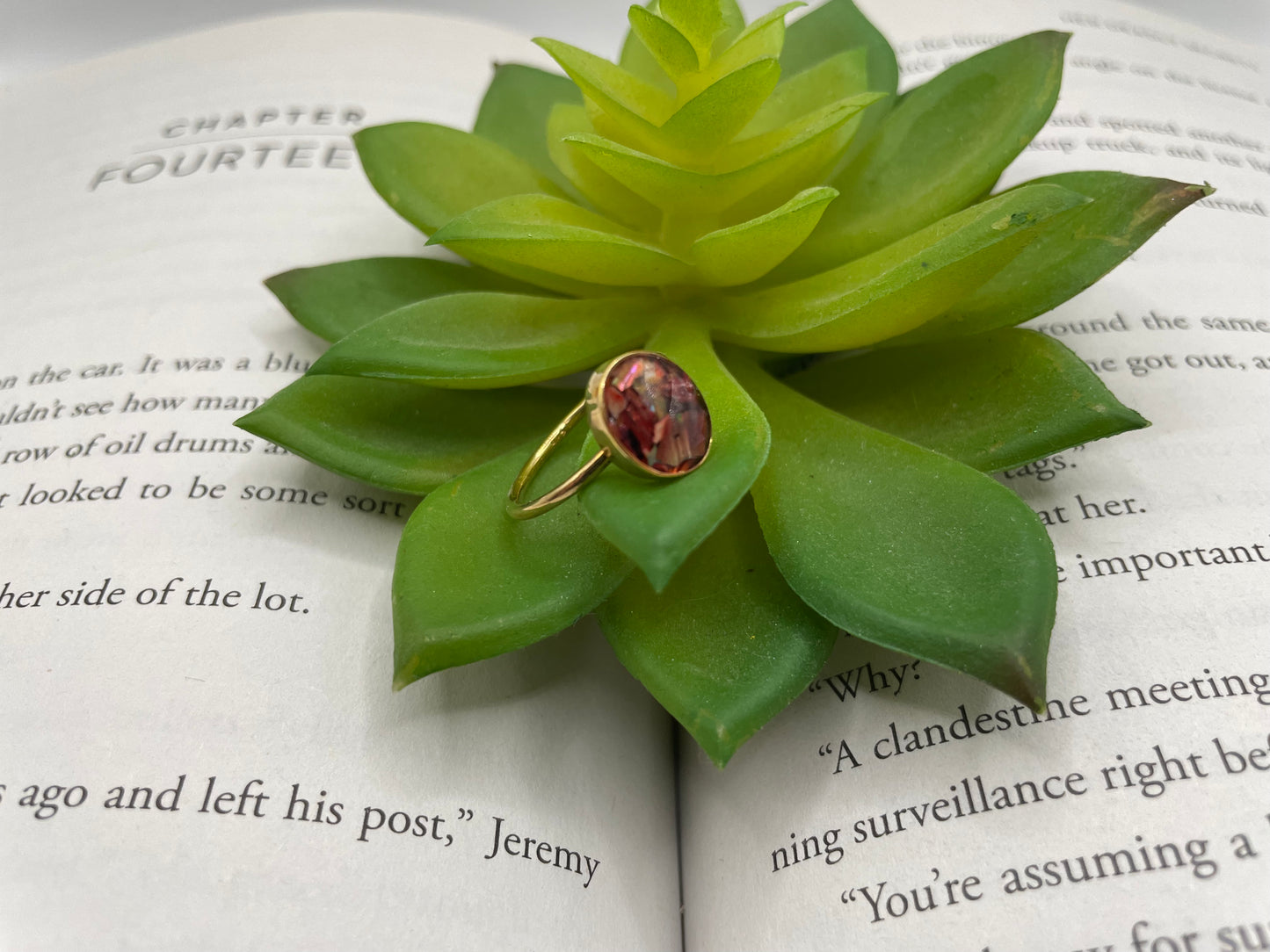 Gold-Plated Oval Red Shell Bezel Ring – Size 6½ US