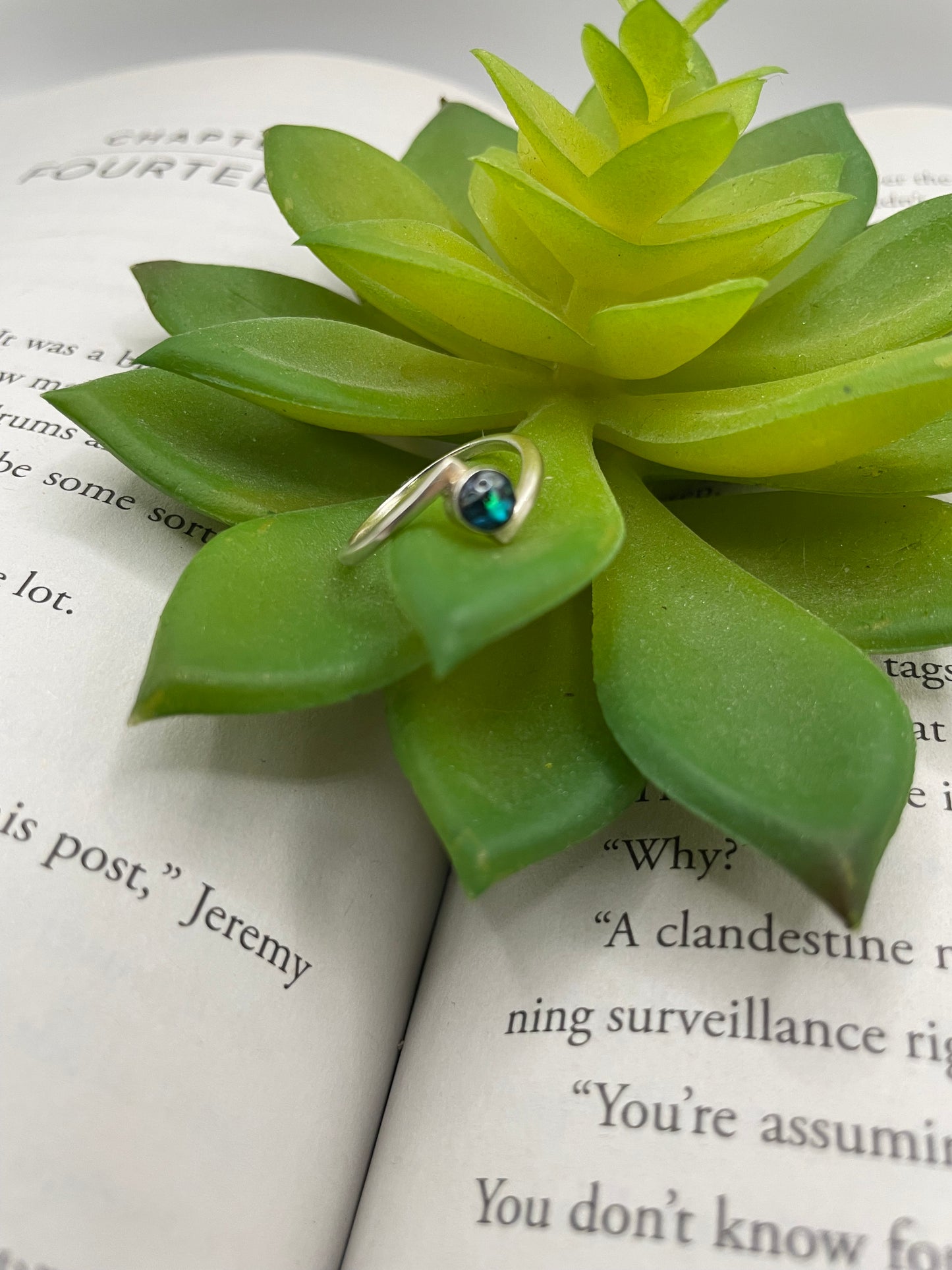 Silver Collet Round Blue Shell Ring – Size 4 US