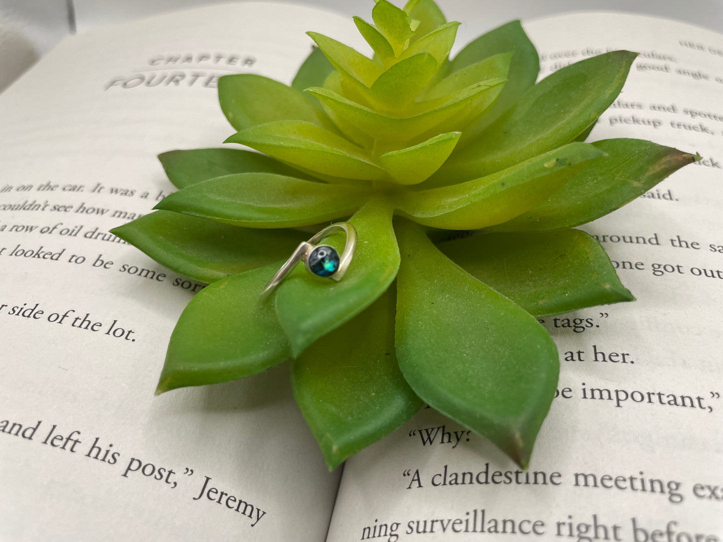 Silver Collet Round Blue Shell Ring – Size 4 US