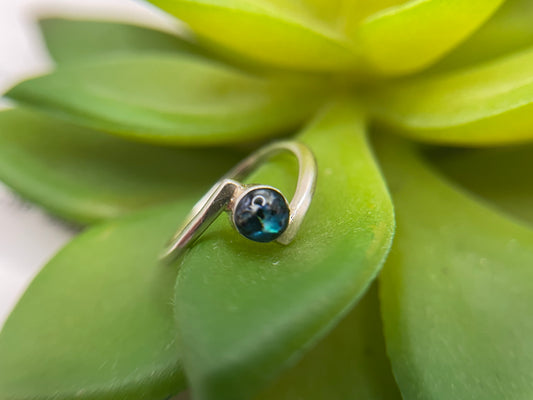 Silver Collet Round Blue Shell Ring – Size 4 US