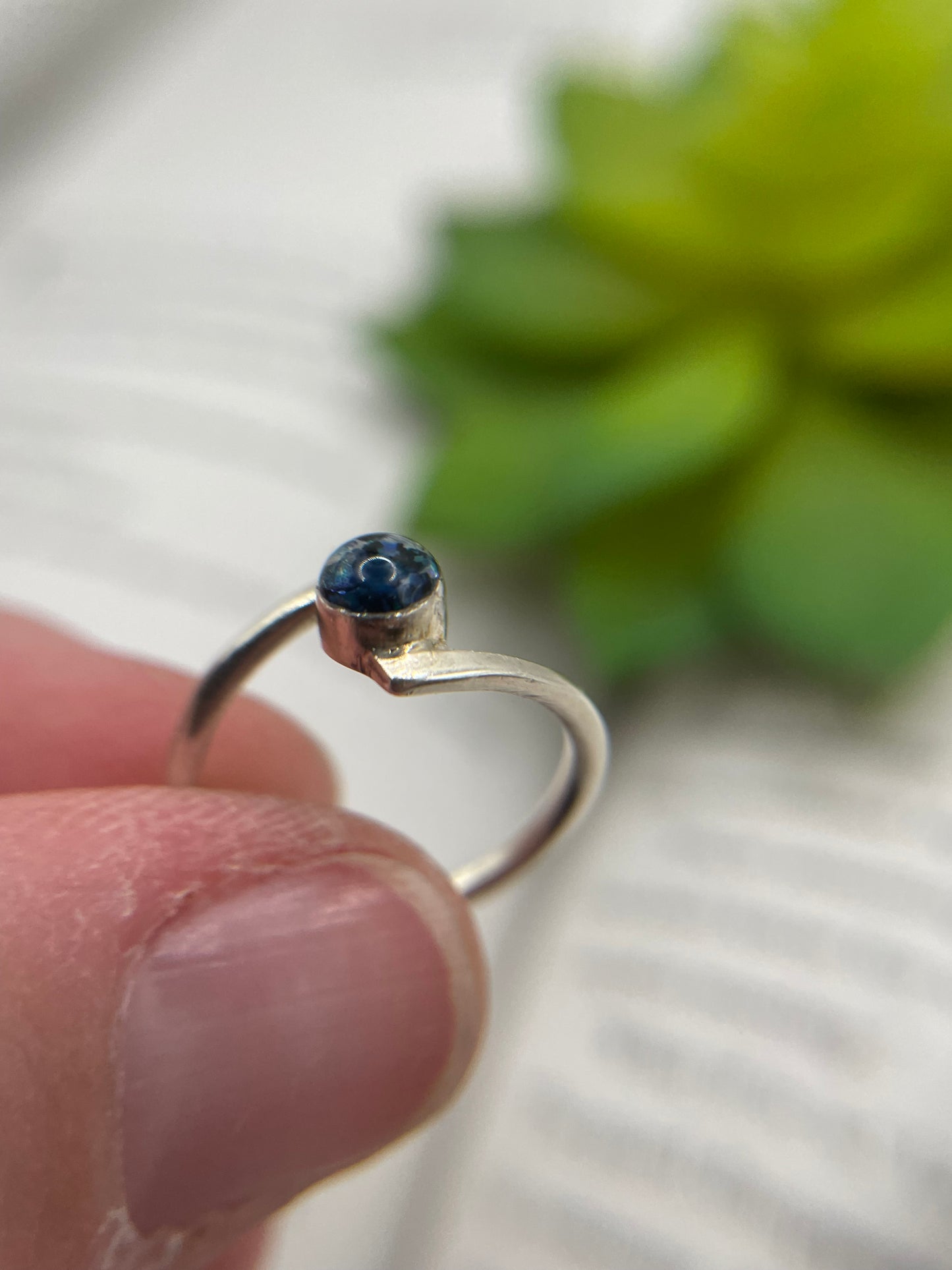 Silver Collet Round Blue Shell Ring – Size 4 US