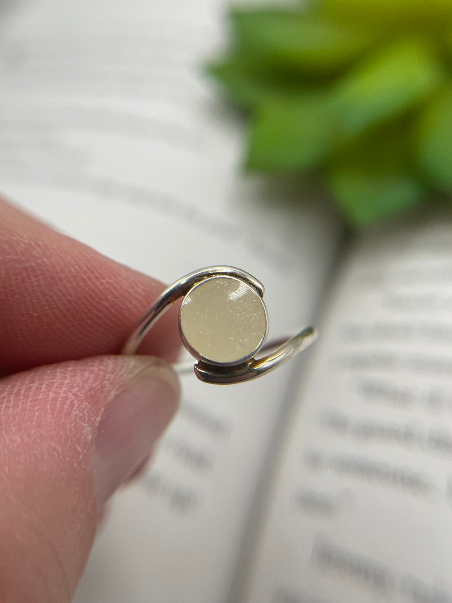 Sterling Silver White Glitter Ring – Size 8½ US