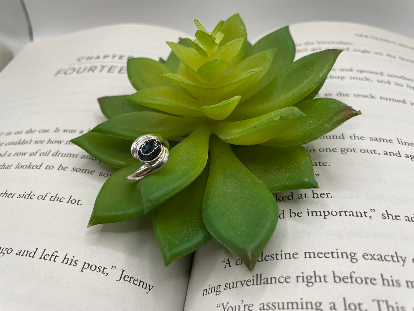 Collet Silver Oval Shell Ring – Size 4½ US