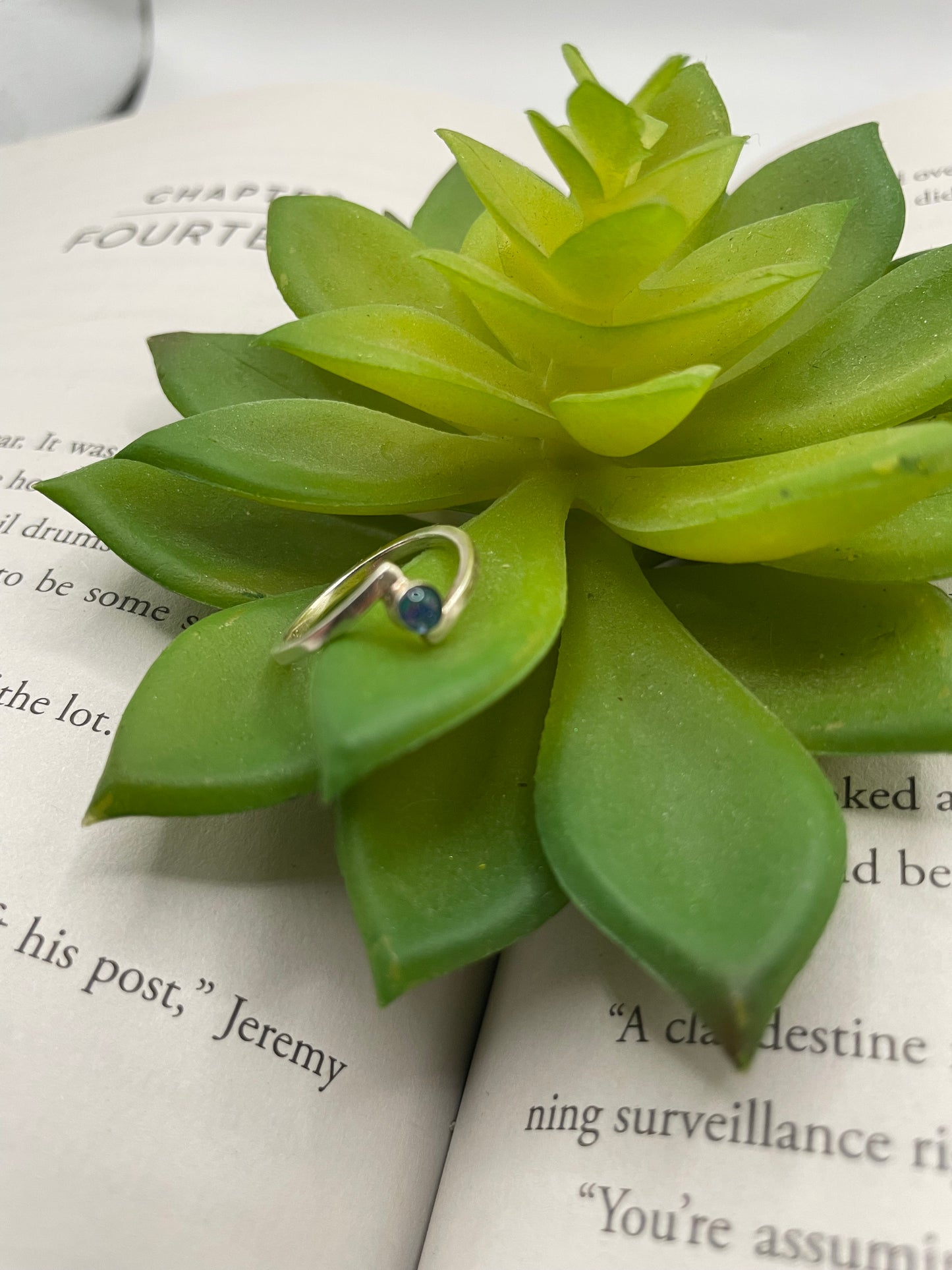 Collet Round Silver Ring with blue Shell - Size 4 1/2 US