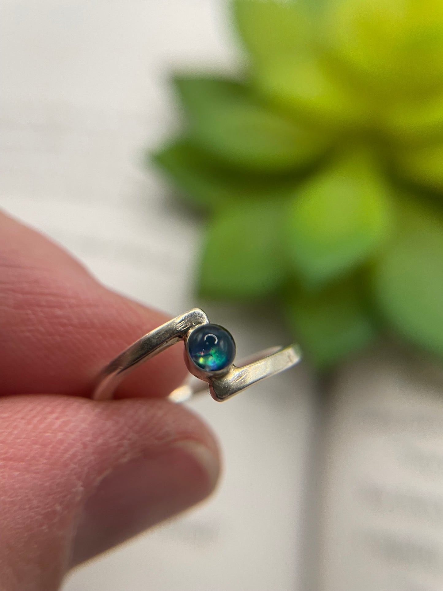 Collet Round Silver Ring with blue Shell - Size 4 1/2 US