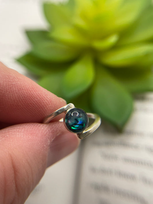 Collet Round Ring with Blue Shell – Size 4½ US