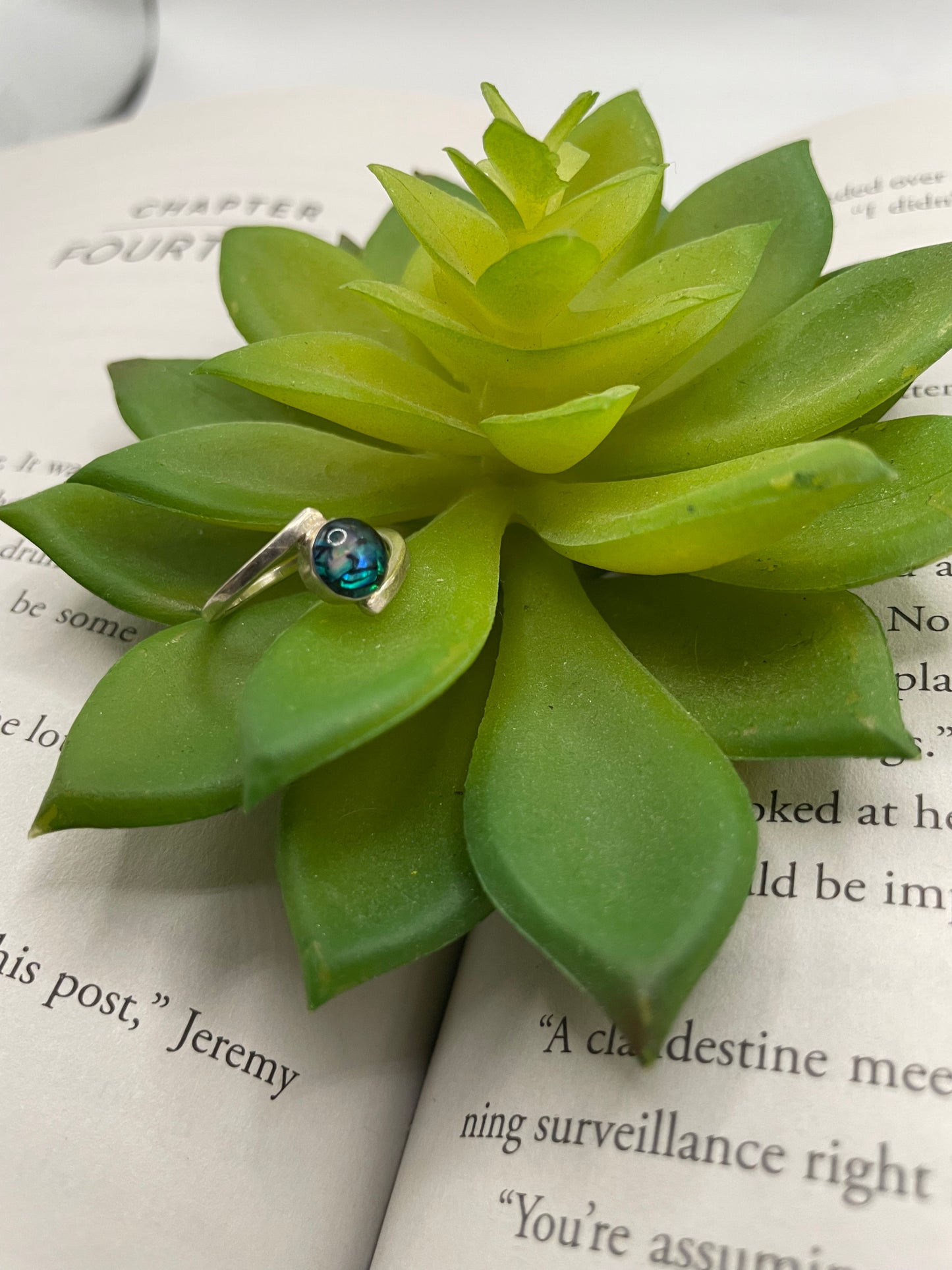 Collet Round Ring with Blue Shell – Size 4½ US