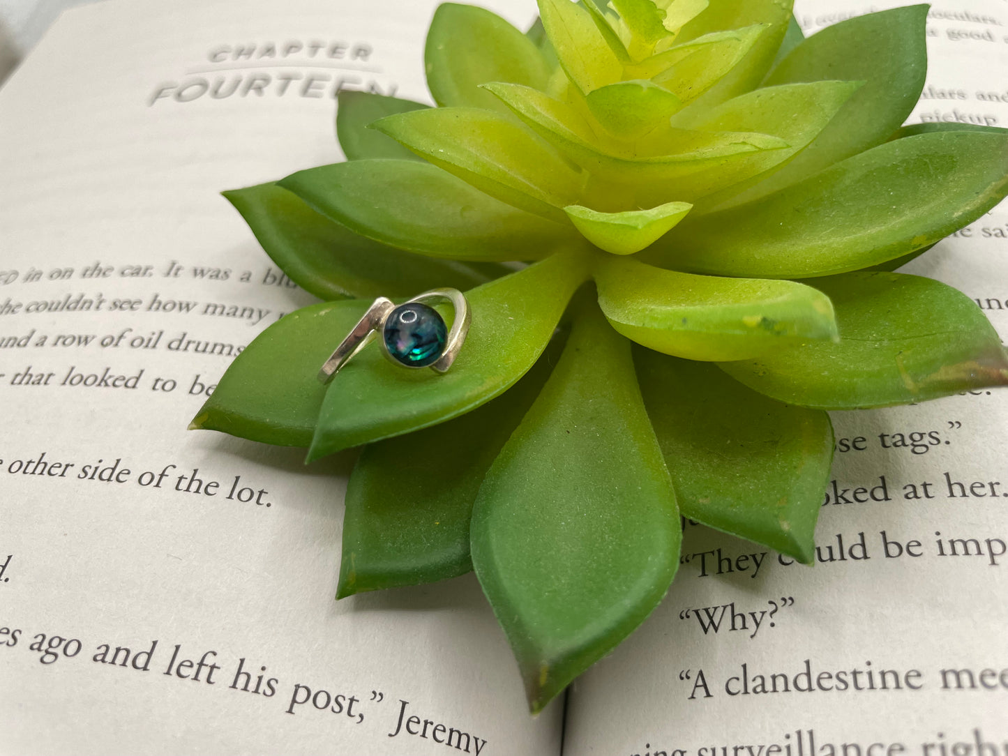 Collet Round Ring with Blue Shell – Size 4½ US