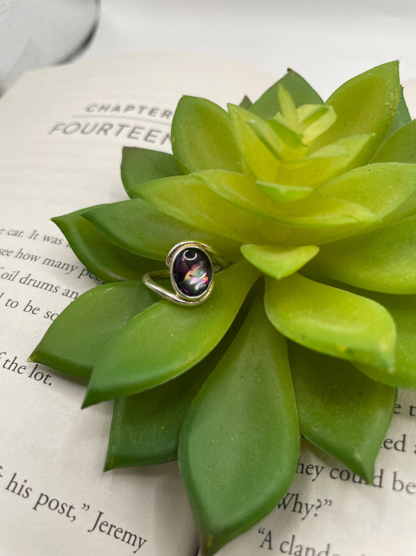 Oval Collet Silver Ring with Shell – Size 4 US