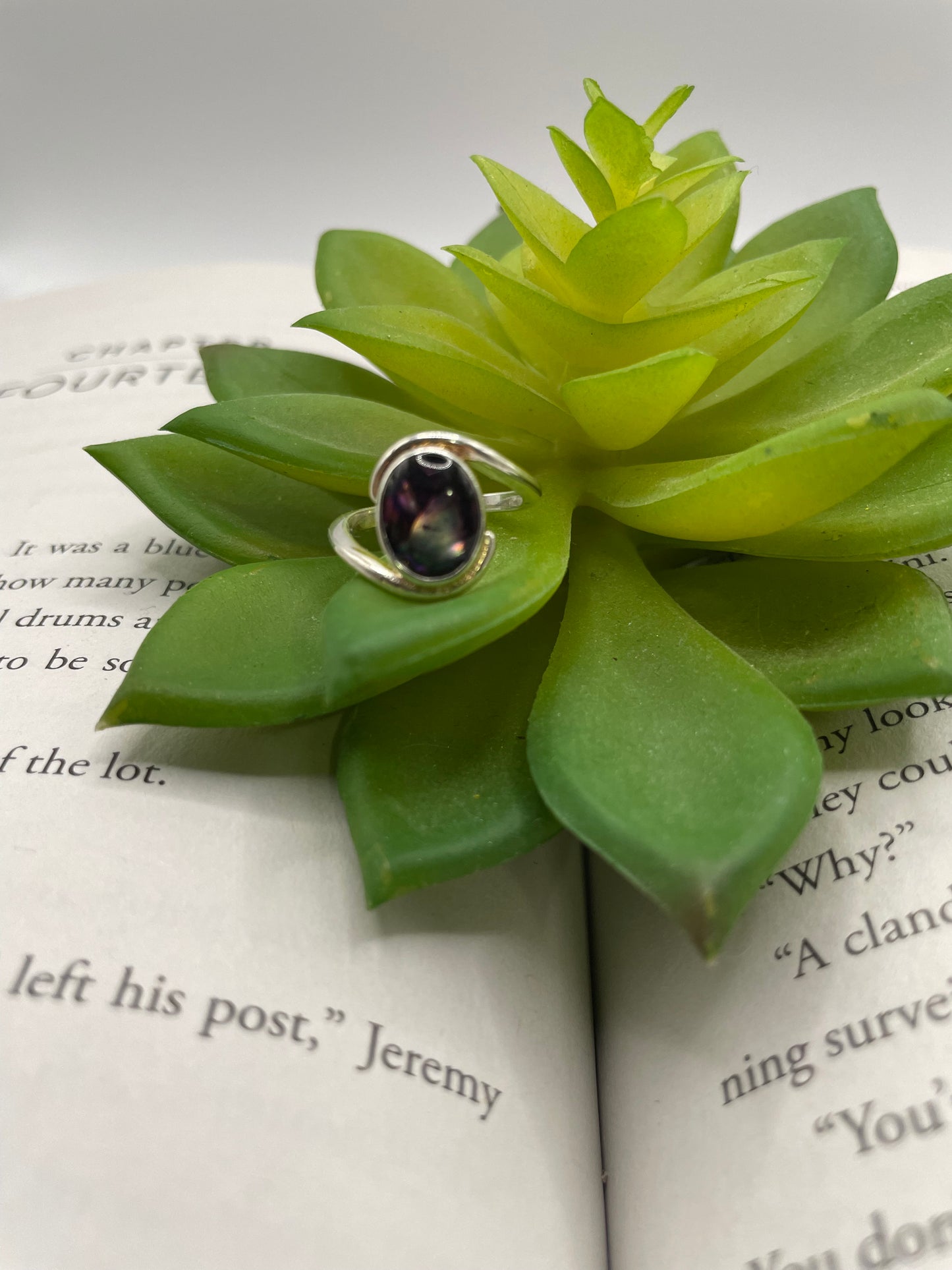 Oval Collet Silver Ring with Shell – Size 4 US