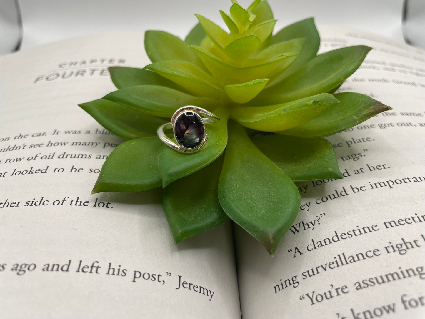 Oval Collet Silver Ring with Shell – Size 4 US