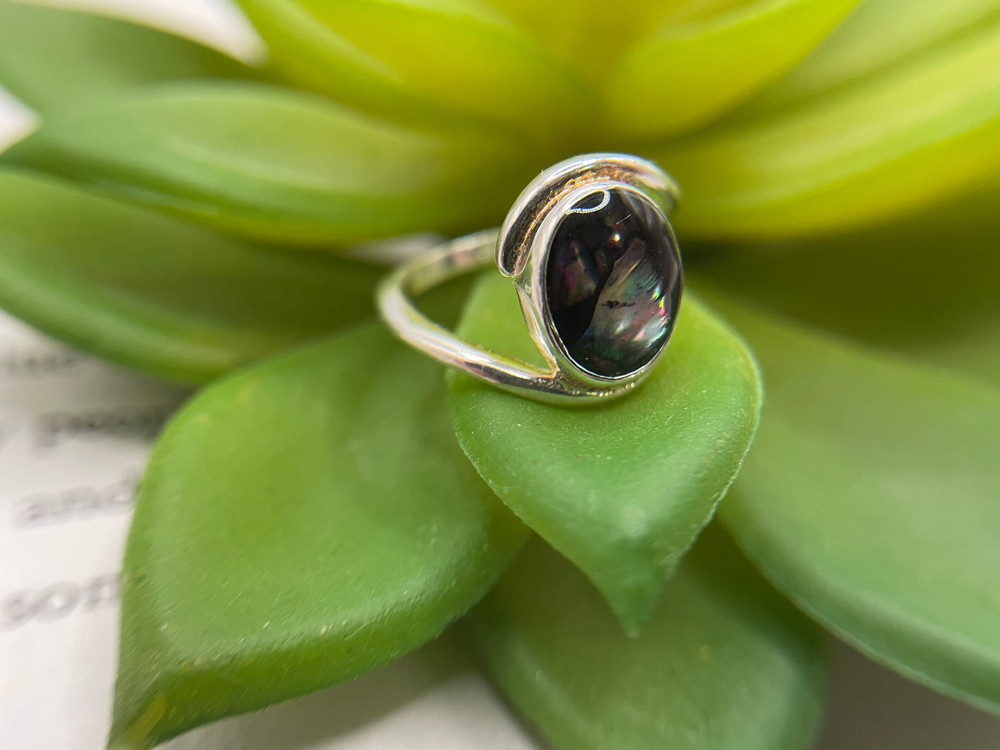 Oval Collet Silver Ring with Shell – Size 4 US