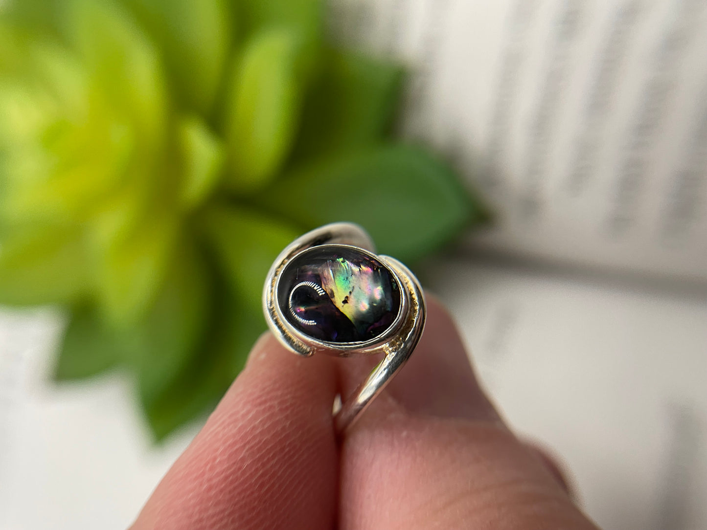 Oval Collet Silver Ring with Shell – Size 4 US